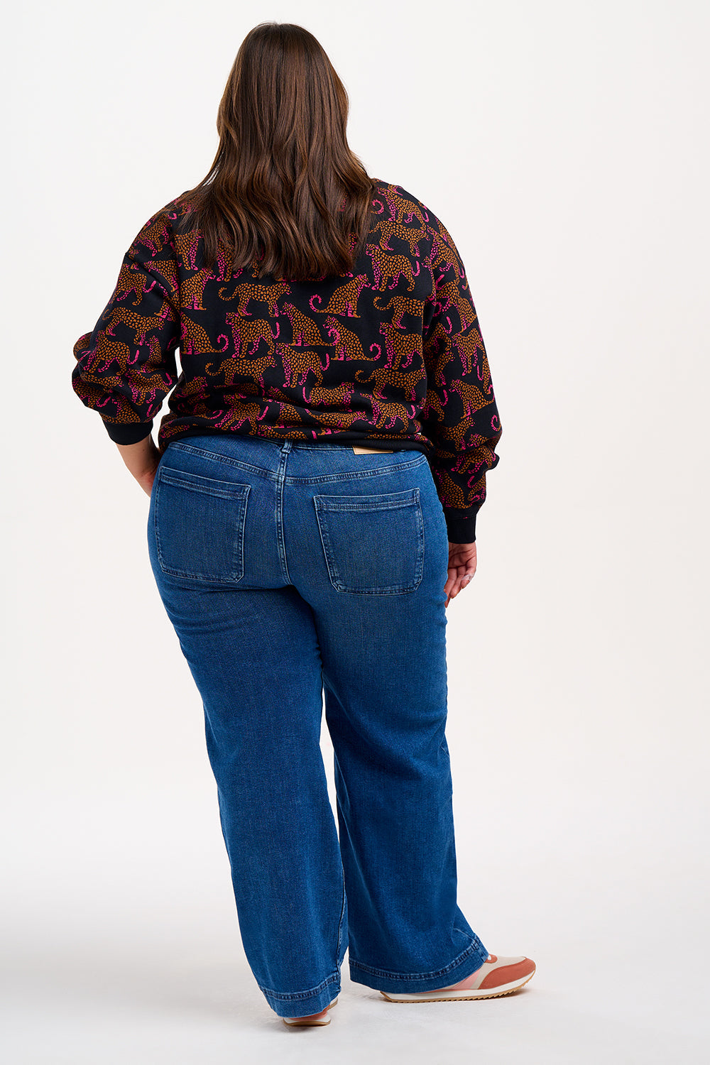 Eadie Relaxed Sweatshirt - Black, Leopard Spots